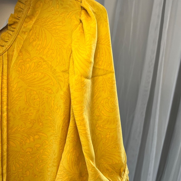 Loft Women’s Blouse with ruffled border at neck and arms; button detail M - Picture 3 of 10